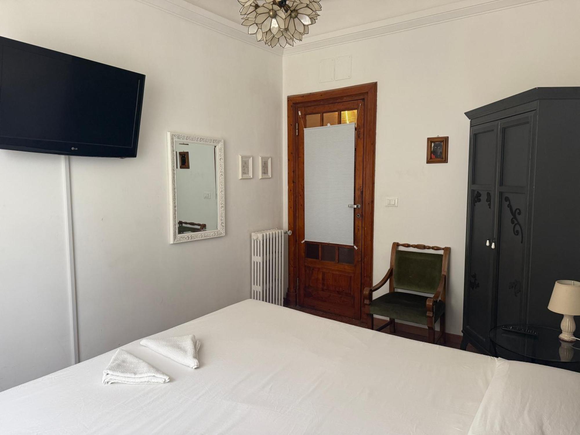 Porto Di Colombo - Affittacamere Vicino Spiaggia E Citta Gênes Chambre photo